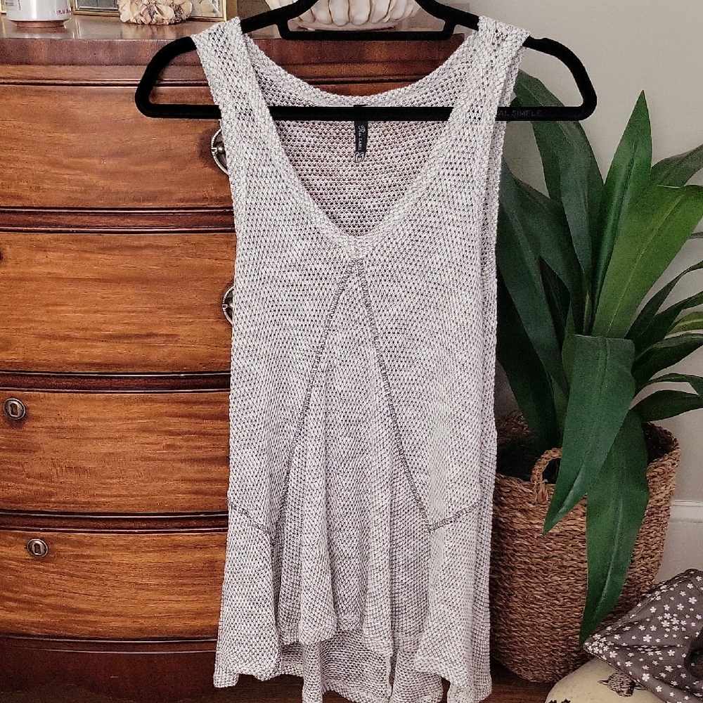 Nu Label Gray Knit V-Neck Sleeveless Tunic Top | Size Small